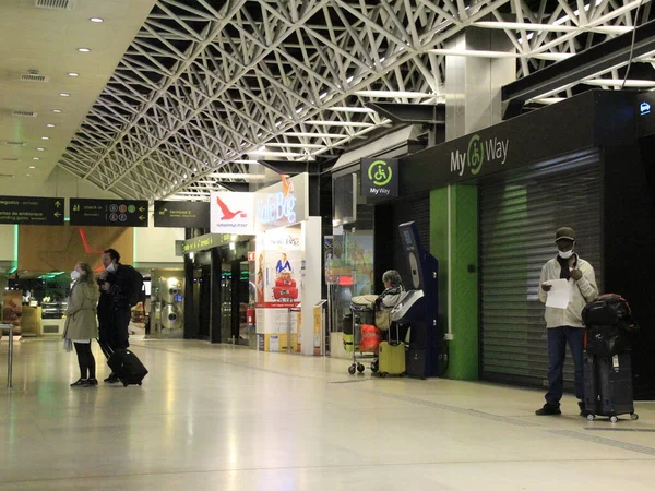 Movimento Passageiros Aeroporto Internacional Humberto Delgado Lisboa Novembro 2021 Lisboa — Fotografia de Stock