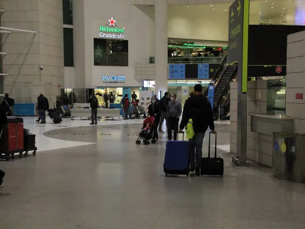 Passagierbewegung Internationalen Flughafen Humberto Delgado Lissabon November 2021 Lissabon Portugal — Stockfoto