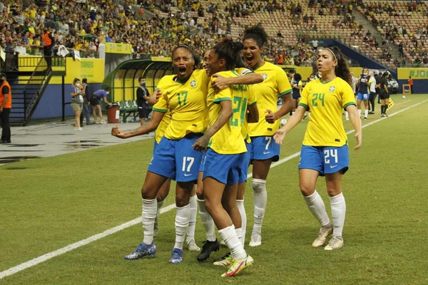 国际女子足球锦标赛 巴西和智利 2021年12月1日 巴西亚马孙州马瑙斯 巴西和智利之间的足球比赛 在国际女子足球锦标赛决赛中有效 在竞技场举行的友谊赛 — 图库照片