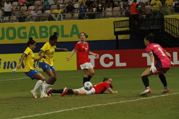 国际女子足球锦标赛 巴西和智利 2021年12月1日 巴西亚马孙州马瑙斯 巴西和智利之间的足球比赛 在国际女子足球锦标赛决赛中有效 在竞技场举行的友谊赛 — 图库照片