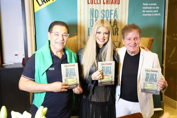 Int Cantante Compositor Escritor Lulli Chiaro Lanza Primer Libro Sofa — Foto de Stock