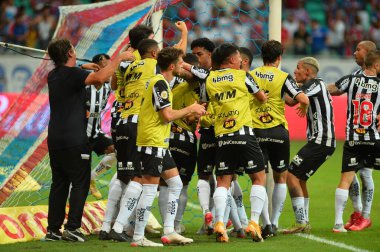 Brezilya Futbol Şampiyonası: Bahia ve Atletico Mineiro. 2 Aralık 2021 'de, Salvador, Bahia, Brezilya: Atletico Mineiro oyuncuları, Bahia' ya karşı 3-2 'lik galibiyetin ardından Brezilya Futbol Şampiyonası unvanını kutladı.