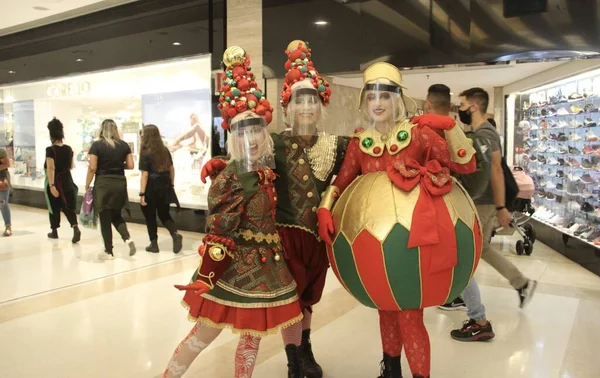 Sprites Entretêm Compradores Ibirapuera Mall Medida Que Natal Aproxima Dezembro — Fotografia de Stock