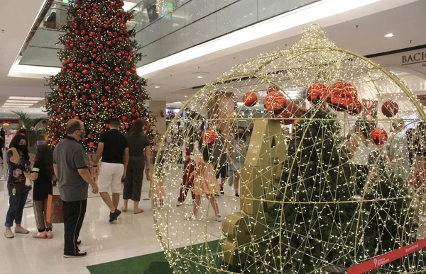 Sprites Entretêm Compradores Ibirapuera Mall Medida Que Natal Aproxima Dezembro — Fotografia de Stock