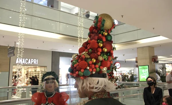 Sprites Entretêm Compradores Ibirapuera Mall Medida Que Natal Aproxima Dezembro — Fotografia de Stock