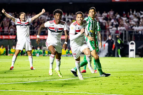 Brezilya Futbol Şampiyonası: Sao Paulo ve Juventude. Sao Paulo, Brezilya, 6 Aralık 2021 Sao Paulo: Sao Paulo ve Juventude arasında oynanan maçta Sao Paulo takımından Luciano 'nun attığı golün kutlanması.