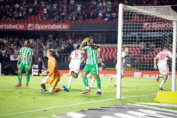 ブラジルサッカー選手権 サンパウロとジュベンチュード ブラジルのサンパウロ 2021年12月6日 サンパウロチームのルチアーノ サンパウロとユベントデのサッカー試合中に得点目標のお祝いは 37回戦で有効です — ストック写真