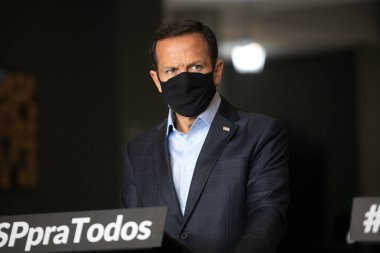 Sao Paulo Valisi ile basın toplantısı. 8 Aralık 2021, Sao Paulo, Brezilya: Sao Paulo valisi Joao Doria (PSDB) ve ekibi ile birlikte Palacio dos Bandeirantes, Sao Paulo 'da bir basın toplantısı düzenledi.