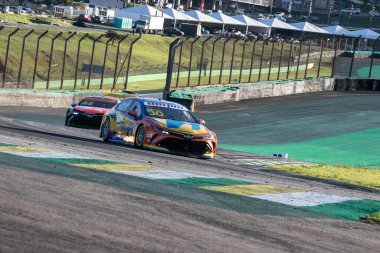 Interlagos yarış pistinde serbest antrenman sırasında formula Delta takımları. 10 Aralık 2021, Sao Paulo, Brezilya. Formula Delta takımları Interlagos yarış pistinde serbest antrenman sırasında, Cuma (10))