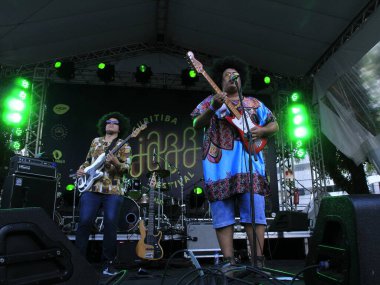 Curitiba Caz Festivali 'nin 5.' si. 11 Aralık 2021, Curitiba, Parana, Brezilya: Caz grupları, hafta sonu ücretsiz olarak gerçekleştirilen Festival de Jazz de Curitiba 'nın 5.