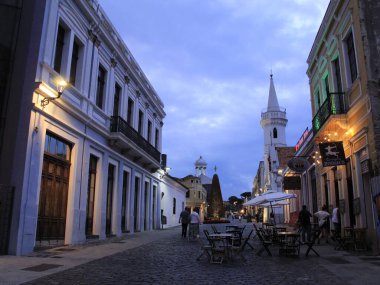 Largo da Ordem, Curitiba Tarihi Merkezi 'nde. 13 Aralık 2021, Curitiba, Parana, Brezilya: Curitiba Tarih Merkezi 'nde 13 Aralık Pazartesi günü geleneksel Largo da Ordem' de hareket).