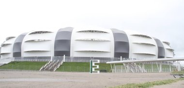 Santiago Del Estero 'daki Unico Madre de Cuidades Stadyumu' nun önündeki Maradona heykeli. 13 Aralık 2021, Santiago del Estero, Arjantin: Santiago del Estero 'daki Unico Madre de Cuidades stadyumunun önündeki Diego Maradona heykeli