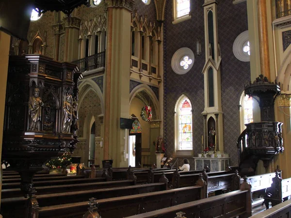 Curitiba Katedrali. 13 Aralık 2021, Curitiba, Parana, Brezilya: 13 Aralık Pazartesi günü Parana 'nın başkenti Tiradentes Meydanı' nın yanındaki Curitiba Katedrali 'nin manzarası).