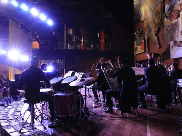 창세기 오케스트라는 메모리얼 쿠리치바 Memorial Curitiba 크리스마스 노래를 부른다 2021 — 스톡 사진