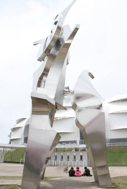 Santiago Del Estero 'daki Unico Madre de Cuidades Stadyumu' nun önündeki Maradona heykeli. 13 Aralık 2021, Santiago del Estero, Arjantin: Santiago del Estero 'daki Unico Madre de Cuidades stadyumunun önündeki Diego Maradona heykeli