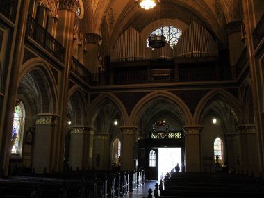 Curitiba Katedrali. 13 Aralık 2021, Curitiba, Parana, Brezilya: 13 Aralık Pazartesi günü Parana 'nın başkenti Tiradentes Meydanı' nın yanındaki Curitiba Katedrali 'nin manzarası).