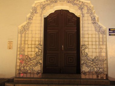 Largo da Ordem, Curitiba Tarihi Merkezi 'nde. 13 Aralık 2021, Curitiba, Parana, Brezilya: Curitiba Tarih Merkezi 'nde 13 Aralık Pazartesi günü geleneksel Largo da Ordem' de hareket).