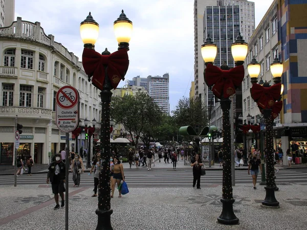 Decoración Navideña Movimiento Peatonal Calcadao Curitiba Diciembre 2021 Curitiba Paraná — Foto de Stock