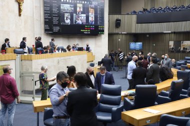 83. ve 87. sıra dışı oturum 5G oylamasında Sao Paulo Belediye Meclisi 'nde. 14 Aralık 2021 'de, Sao Paulo, Brezilya: Belediye meclisinde konu hakkındaki tartışma, Joao Doria' nın yönetiminden beri sürüncemede.) 