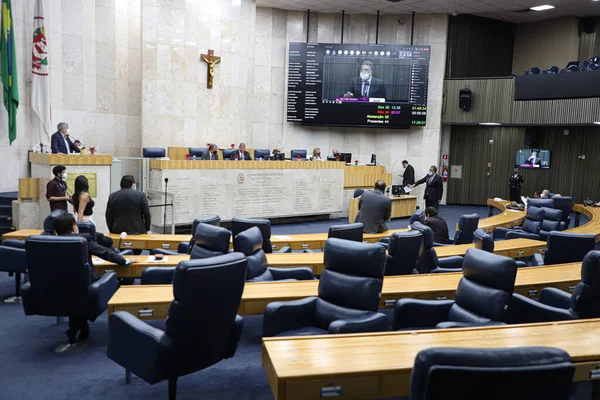 83. ve 87. sıra dışı oturum 5G oylamasında Sao Paulo Belediye Meclisi 'nde. 14 Aralık 2021 'de, Sao Paulo, Brezilya: Belediye meclisinde konu hakkındaki tartışma, Joao Doria' nın yönetiminden beri sürüncemede.) 