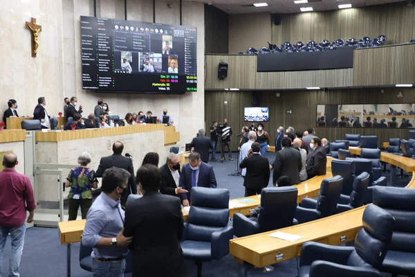 83. ve 87. sıra dışı oturum 5G oylamasında Sao Paulo Belediye Meclisi 'nde. 14 Aralık 2021 'de, Sao Paulo, Brezilya: Belediye meclisinde konu hakkındaki tartışma, Joao Doria' nın yönetiminden beri sürüncemede.) 