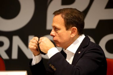 Sao Paulo hükümeti Lenovo - IPT Açık Deneyimi 'nin açılışını gerçekleştirdi. 16 Aralık 2021, Sao Paulo, Brezilya: Sao Paulo valisi Joao Doria, Lenovo 'nun CEO' su Ricardo Bloj ile birlikte Çin teknolojisi tesislerinin açılışını gerçekleştirir. 