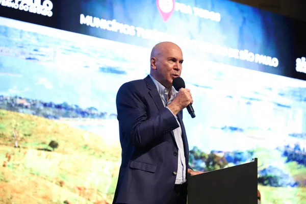 Sao Paulo Valisi tarafından duyurulan 210 şehir için 400 milyon dolarlık kaynak. 16 Aralık 2021, Sao Paulo, Brezilya: Sao Paulo Valisi Joao Doria, 210 turist şehri için 400 milyon dolarlık kaynak ayrıldığını duyurdu. 