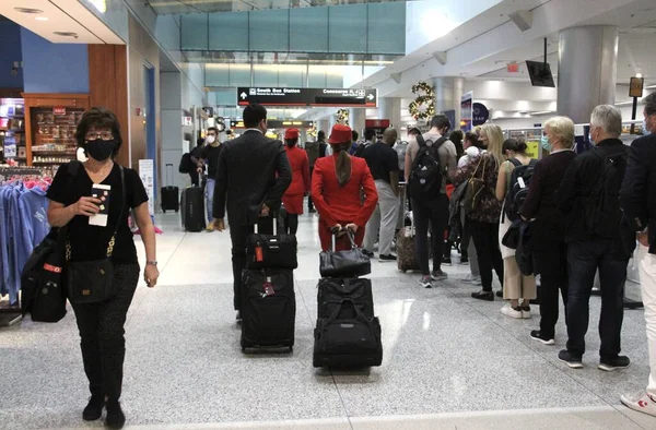 Nuevo Crowded Miami International Airport Diciembre 2021 Miami Florida Estados —  Fotos de Stock