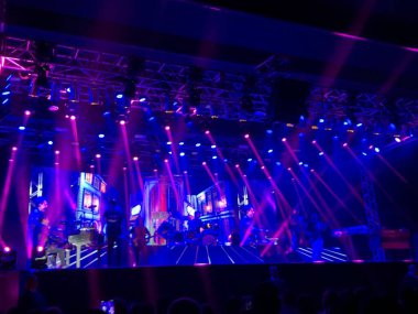 Roupa Nova grubunun Sorocaba 'daki gösterisi. 19 Aralık 2021, Sorocaba, Sao Paulo, Brezilya: Clube Recreativo de Sorocaba 'da Cumartesi gecesi yapılan bir konser sırasında Roupa Nova Grubu (18)).