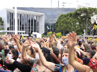 Rahip Reginaldo Manzotti, Curitiba 'daki 18. dayanışma Noel' inde ayini kutluyor. 18 Aralık 2021, Curitiba, Parana, Brezilya: 18. Noel 'de Rahip Reginaldo Manzotti' nin katılımıyla ayinin kutlanması