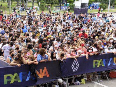 Rahip Reginaldo Manzotti, Curitiba 'daki 18. dayanışma Noel' inde ayini kutluyor. 18 Aralık 2021, Curitiba, Parana, Brezilya: 18. Noel 'de Rahip Reginaldo Manzotti' nin katılımıyla ayinin kutlanması