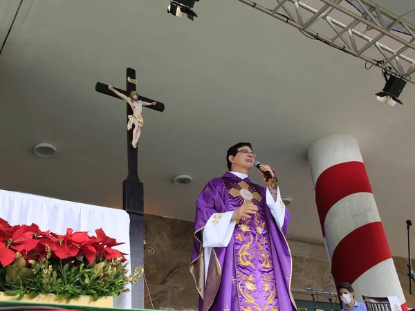 Sacerdote Reginaldo Manzotti Celebra Messa Nel Xviii Natale Solidale Curitiba — Foto Stock