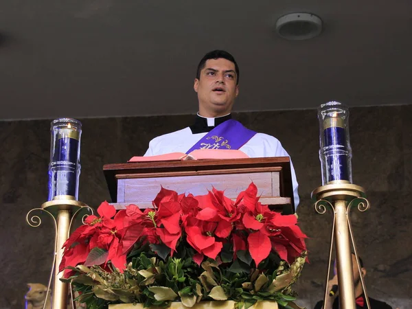 Sacerdote Reginaldo Manzotti Celebra Misa Xviii Navidad Solidaridad Curitiba Diciembre — Foto de Stock