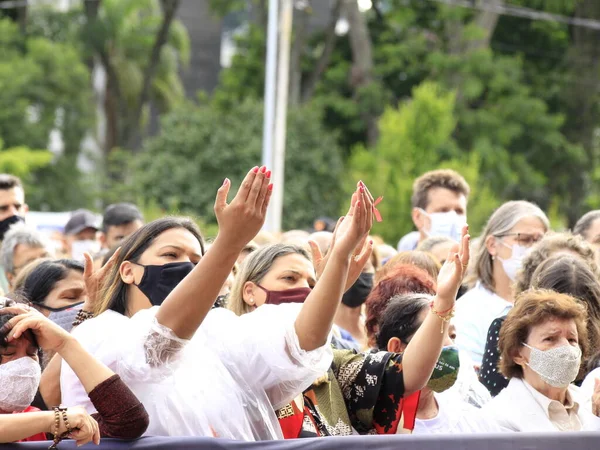 Rahip Reginaldo Manzotti, Curitiba 'daki 18. dayanışma Noel' inde ayini kutluyor. 18 Aralık 2021, Curitiba, Parana, Brezilya: 18. Noel 'de Rahip Reginaldo Manzotti' nin katılımıyla ayinin kutlanması