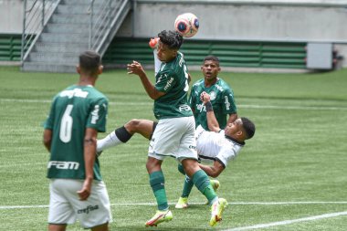 (Kampeonato Paulista U-17 kategorisinin finalinde Palmeiras Corinthians 'a karşı. 20 Aralık 2021. Brezilya, Sao Paulo - Palmeiras ve Corinthians arasındaki maç, Sao Paulo U-17 Futbol Şampiyonası final maçı için geçerlidir. 
