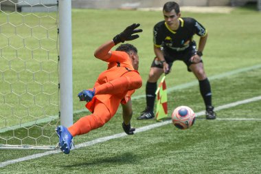 (Kampeonato Paulista U-17 kategorisinin finalinde Palmeiras Corinthians 'a karşı. 20 Aralık 2021. Brezilya, Sao Paulo - Palmeiras ve Corinthians arasındaki maç, Sao Paulo U-17 Futbol Şampiyonası final maçı için geçerlidir. 