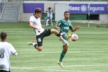 (Kampeonato Paulista U-17 kategorisinin finalinde Palmeiras Corinthians 'a karşı. 20 Aralık 2021. Brezilya, Sao Paulo - Palmeiras ve Corinthians arasındaki maç, Sao Paulo U-17 Futbol Şampiyonası final maçı için geçerlidir. 
