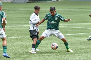 (Kampeonato Paulista U-17 kategorisinin finalinde Palmeiras Corinthians 'a karşı. 20 Aralık 2021. Brezilya, Sao Paulo - Palmeiras ve Corinthians arasındaki maç, Sao Paulo U-17 Futbol Şampiyonası final maçı için geçerlidir. 