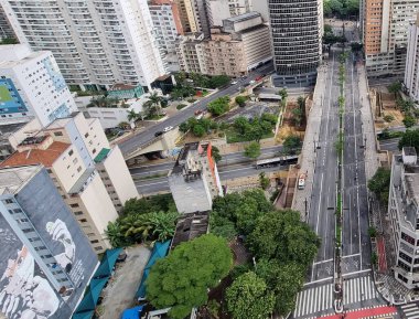 96. Sao Silvester Yarışı. 31 Aralık 2021. Sao Paulo, Brezilya: Etiyopyalı Belay Bezabh Mens 'i kazanırken Kenyalı Sandrafelis Chebet Sao Silvestre maratonunu kazanmıştı. 