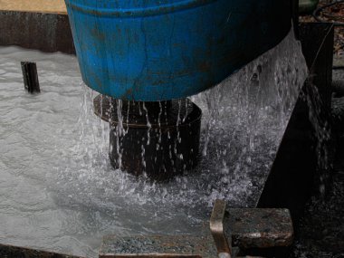 Curitiba 'da su ihtiyacını karşılamak için yapılmış Artesian malı. 30 Aralık 2021 'de Curitiba, Parana, Brezilya: Su istihkakı nedeniyle, Curitiba ve metropolitan bölgesinde bulunan birçok konutun 36 saate kadar döndüğü alternatiflerden biri 