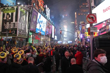 Eric Adams, Times Meydanı 'nda resmi olarak New York Belediye Başkanı ilan edildi. 1 Ocak 2022, New York, ABD: Eric Adams, New York 'ta New York Şehri' nin yeni belediye başkanı olarak ilan edildi. 