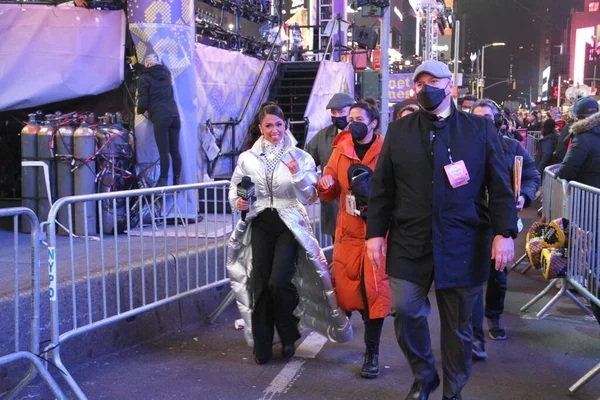 Hosts Ball Drop New Years Eve Times Square Inglés Diciembre — Foto de Stock