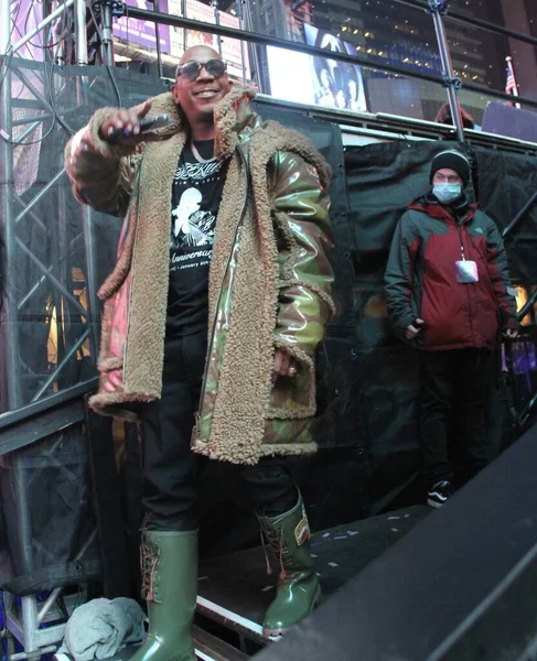 Rule和Ashanti在新年前夕在时代广场的Ball Drop现场表演 2021年12月31日 美国纽约 美国说唱歌手 作曲家和演员杰弗里 布鲁斯 阿特金斯 又名Ja Rule和Ashanti — 图库照片