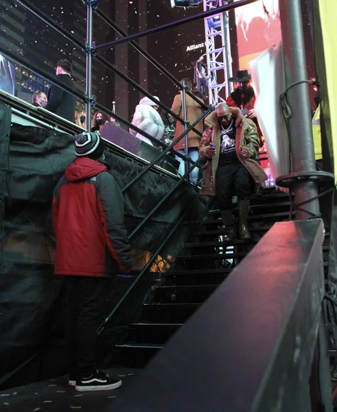 Rule Und Ashanti Treten Silvesterabend Live Ball Drop Times Square — Stockfoto