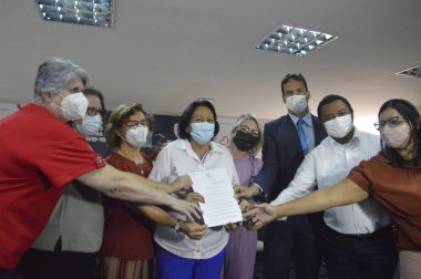 Covid-19 Devlet Yetim Çocukları ve Kurbanların Ergenleri Koruma Programı. 4 Ocak 2022. Brezilya, Rio Grande do Norte, Natal: Vali Maria de Fatima Bezerra (PR) covid-19 yetimlere yardım yasası 