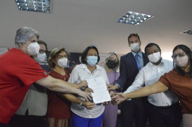 Covid-19 Devlet Yetim Çocukları ve Kurbanların Ergenleri Koruma Programı. 4 Ocak 2022. Brezilya, Rio Grande do Norte, Natal: Vali Maria de Fatima Bezerra (PR) covid-19 yetimlere yardım yasası 