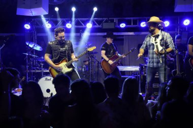 Kır ikilisi Fernando ve Sorocaba Cafe de la Musique de Floripa 'nın film müziğini yönetiyor. 9 Ocak 2021, Florianopolis, Santa Catarina, Brezilya: Fernando ve Sorocaba ikilisi Cafe de la Musique de Floripa 'nın film müziğini yönetiyor.