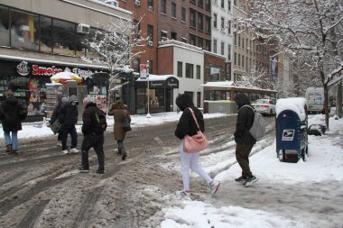 2022 'nin ilk uzun zamandır beklenen karı New York' ta. 7 Ocak 2022, New York, ABD: Beklenen ilk kar yağışı 7 Ocak 'ta New York' ta New York 'ta gerçekleşti ve New York' ta kış havası uyarısı 12: 00 'ye kadar devam etti.