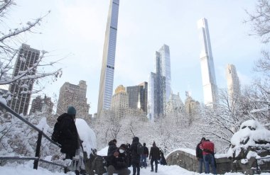 Central Park 'ta kar yağışı. 7 Ocak 2022, New York, ABD: New York 'ta 2022' de beklenen ilk kar yağışı New York City 'de kış havası uyarısı ile New York' u 12 'ye kadar uyardı. 