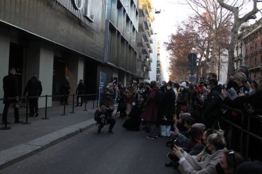 Menswear during Milan Fashion Week. January 15, 2022, Milan, Italy.  Movement in front of the Metropol, in Milan, Italy, on Saturday (15), where the in-person shows of the brand Dolce & Gabbana take place, during Milan Fashion Week